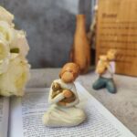 مجسمه ویلوتری دختر و گربه