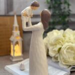 Alt=مجسمه ویلوتری مادر و فرزند