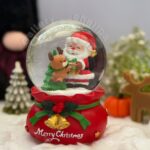 alt=گوی پمپی کریسمسی بابانوئل و گوزن